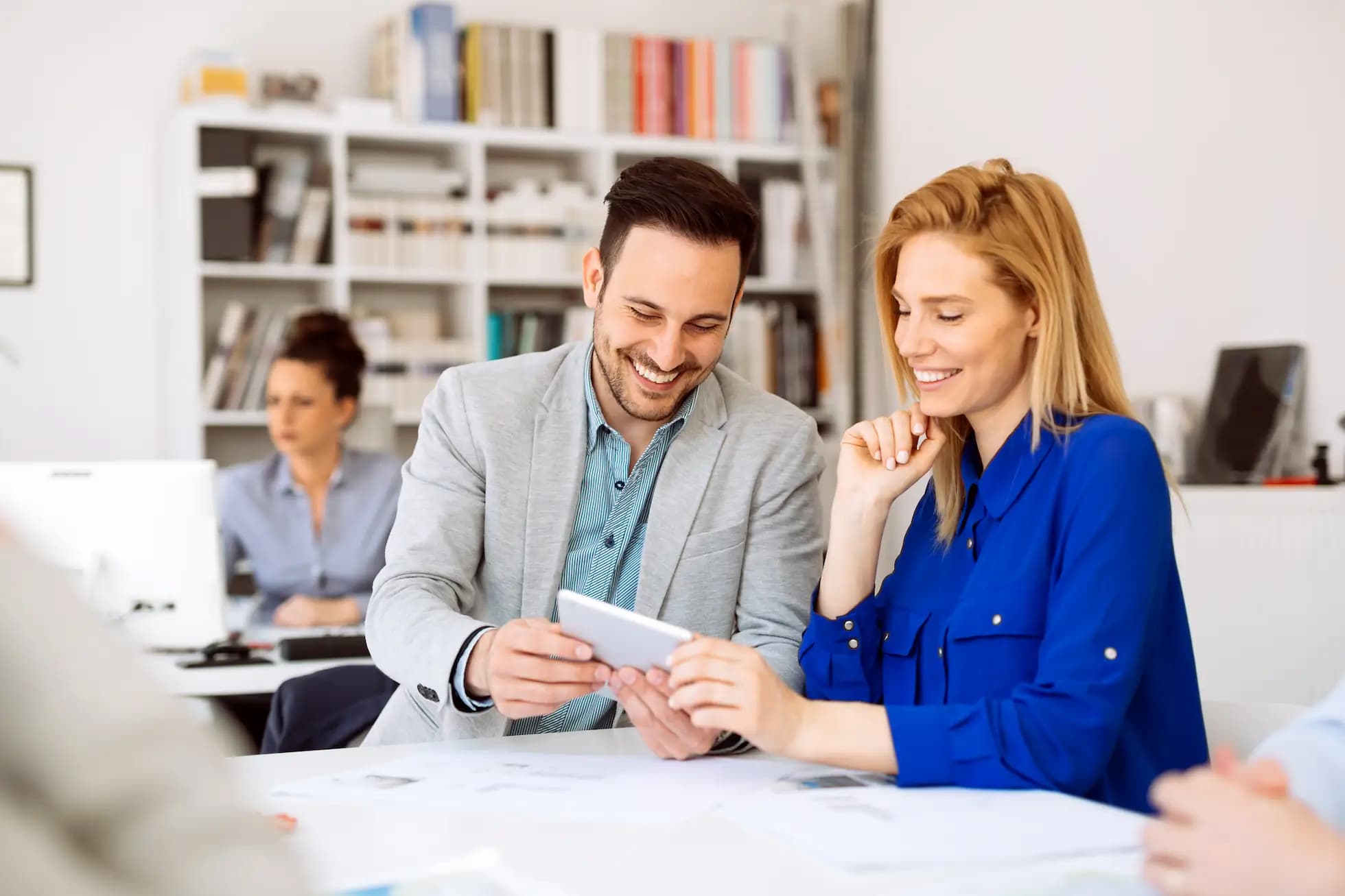 Zufriedene-Kunden-digitales-Customer-Engagement